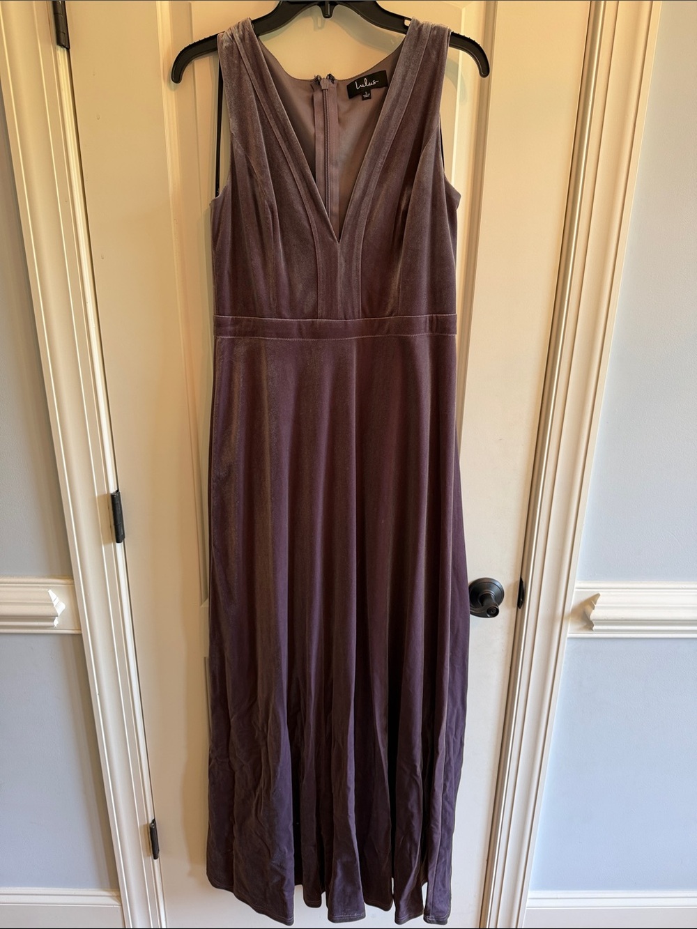 Lulus Sleeveless V-Neck Maxi Dress in Dusty Purple Velvet